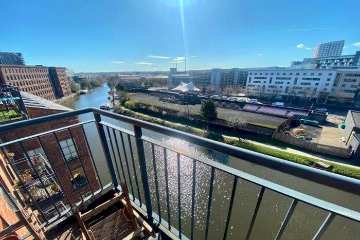 2 Bedroom Flat To Rent In East Street, Leeds, LS9