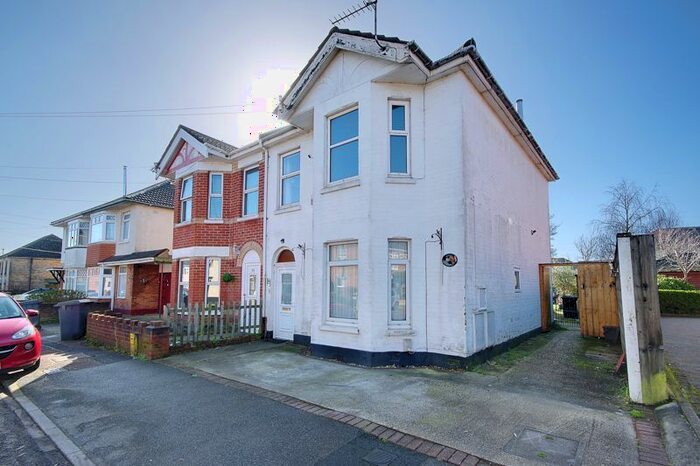 2 Bedroom Flat To Rent In Latimer Road, Winton, BH9