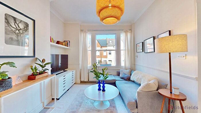 2 Bedroom Flat For Sale In Gladsmuir Road, Whitehall Park Conservation Area, London, N19