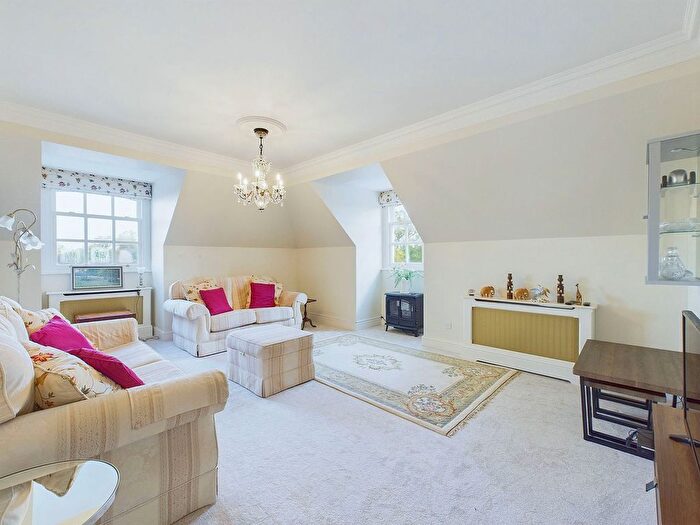 2 Bedroom Penthouse For Sale In Springfield Park, North Parade, Horsham., RH12