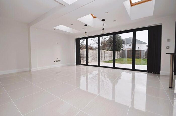 5 Bedroom Semi-Detached House To Rent In Beechcroft Avenue, New Malden, KT3