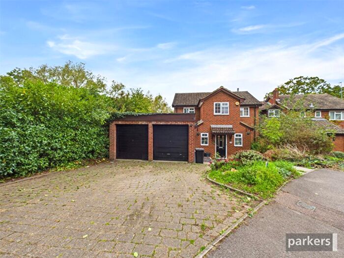 4 Bedroom Detached House For Sale In Somerton Gardens, Earley, Reading, RG6