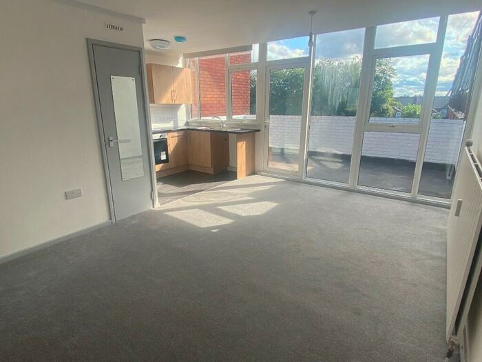 Studio To Rent In Browns Green, Birmingham, B20