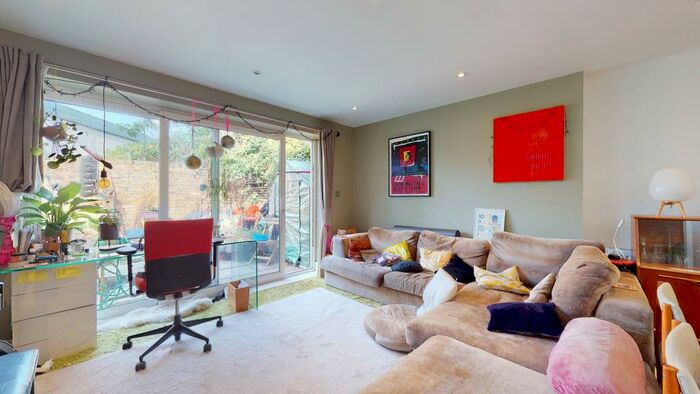 2 Bedroom Ground Flat To Rent In Shakespeare Road, SE24