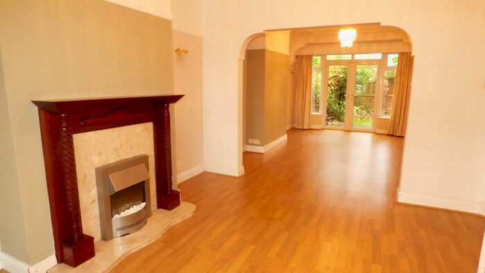 3 Bedroom Semi-Detached House To Rent In Eilian Grove, L14