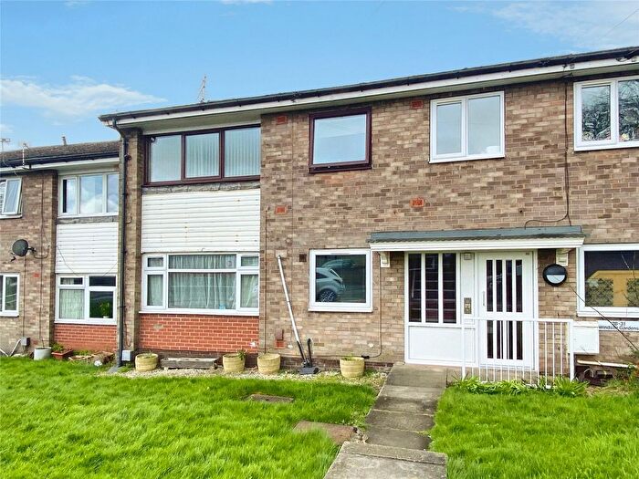 1 Bedroom Flat For Sale In Windsor Gardens, Shaw Cross, Dewsbury, WF12