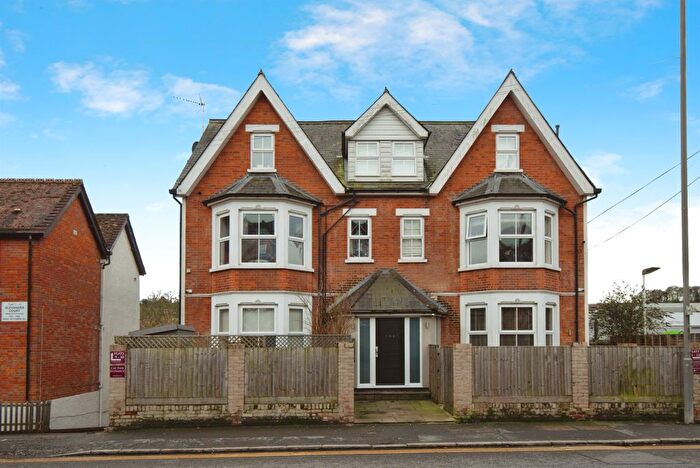 2 Bedroom Flat For Sale In West Wycombe Road, High Wycombe, HP12