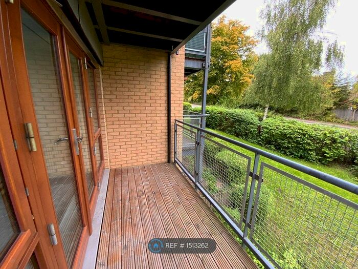 2 Bedroom Flat To Rent In Finlay Court, Crawley, RH10
