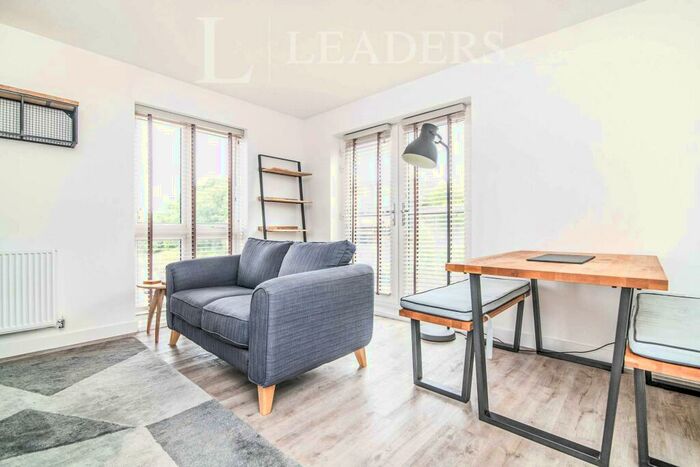 2 Bedroom Flat To Rent In Ambassador Avenue, B31