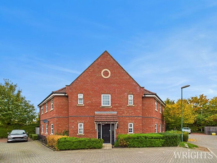 2 Bedroom Flat For Sale In Great Sampsons Field, Welwyn Garden City, AL7