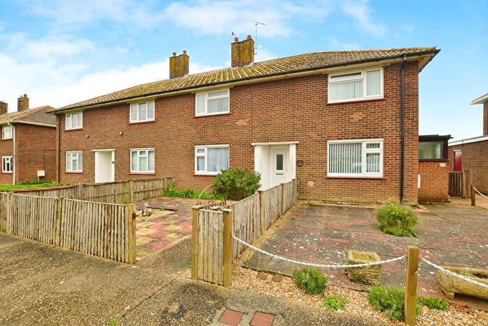 2 Bedroom Flat For Sale In Greenway, Lydd, Romney Marsh, TN29