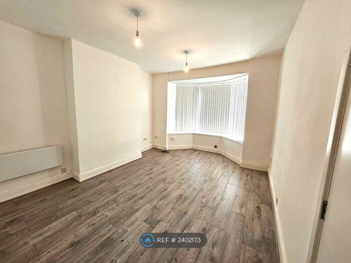 2 Bedroom Flat To Rent In Lower Bents Lane, Bredbury, Stockport, SK6