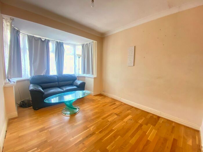 2 Bedroom Maisonette To Rent In Westbury Avenue, Southall, UB1