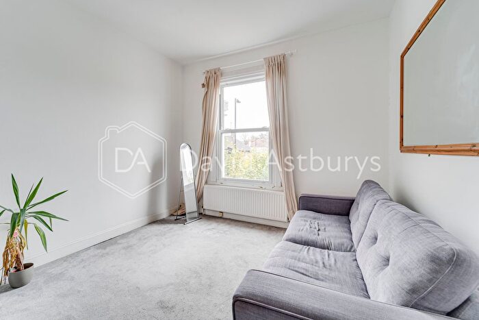 2 Bedroom Flat To Rent In Middle Lane, Crouch End, London, N8