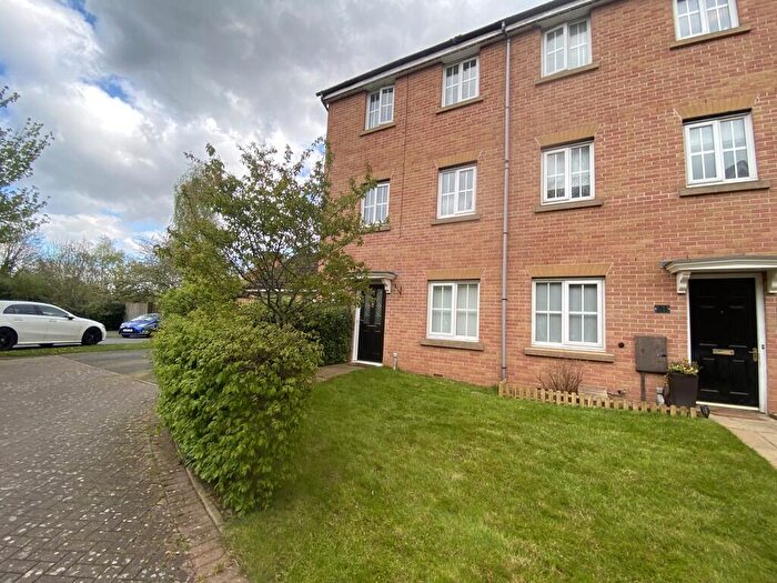 3 Bedroom Town House To Rent In Laxton Grove, Solihull, B91