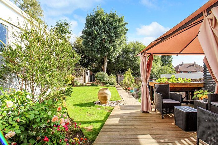 3 Bedroom Detached House For Sale In Upper Deacon Road, Bitterne, SO19