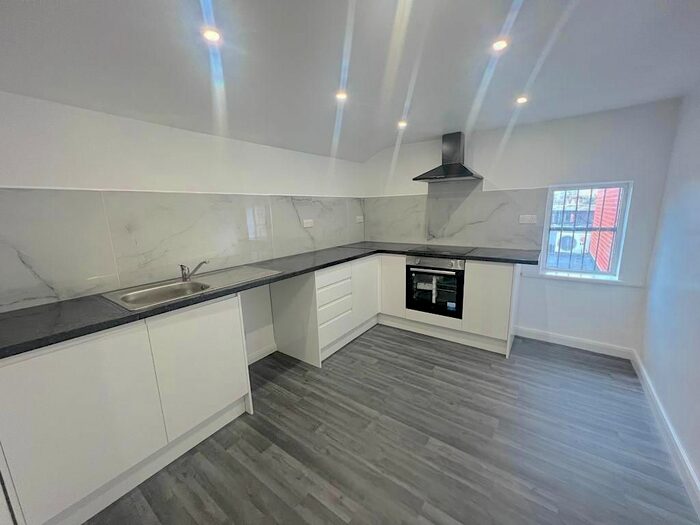 2 Bedroom Flat To Rent In Western Road, Southall, UB2