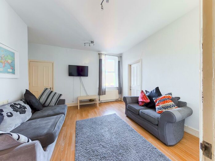 3 Bedroom Flat To Rent In Seventh Avenue, Heaton, Newcastle Upon Tyne, Tyne And Wear, NE6