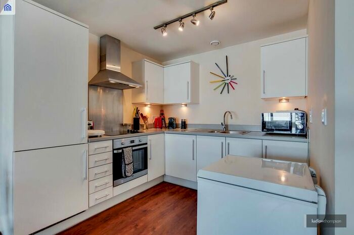 2 Bedroom Flat To Rent In George Mathers Road, London, SE11