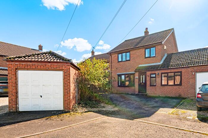 4 Bedroom Link Detached House For Sale In Keys Farm, Mattishall, NR20