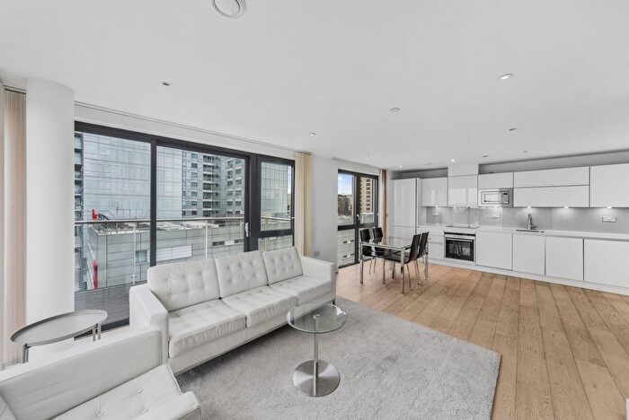 2 Bedroom Flat To Rent In Kensington Apartments, Commercial Street, E1