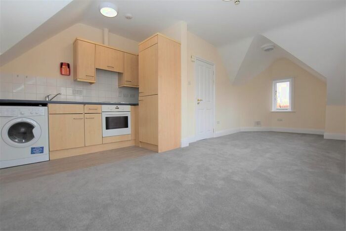 Studio To Rent In Redlands Road, Reading, RG1