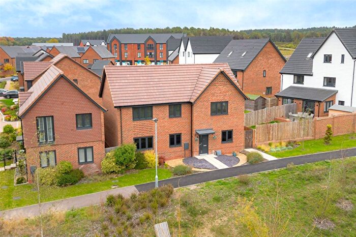 2 Bedroom Maisonette For Sale In Collins Walk, Crowthorne, Berkshire, RG45