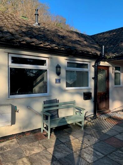 2 Bedroom Bungalow To Rent In Dolphin Court, Colwyn Bay, LL28