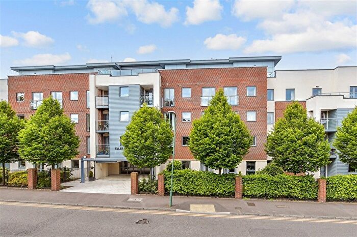 1 Bedroom Flat For Sale In Shotfield, Wallington, Surrey, SM6