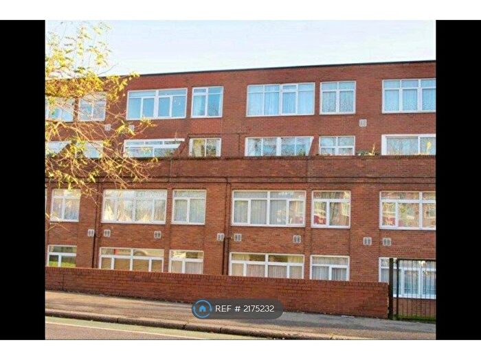 1 Bedroom Flat To Rent In Hockley Court Churchfields South Woodford, London, E18