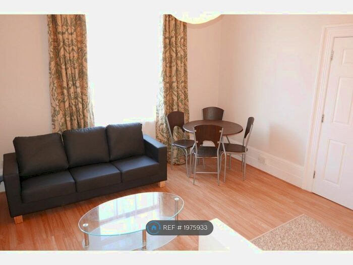 1 Bedroom Flat To Rent In Russell Street, Reading, RG1