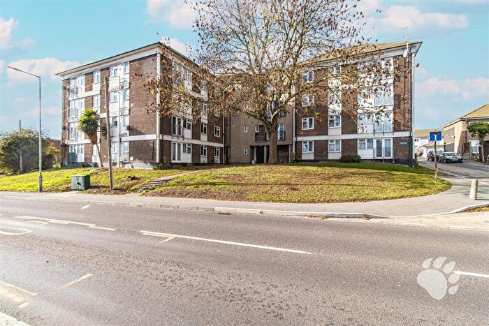 1 Bedroom Apartment For Sale In South Crockerford, Vange, SS16