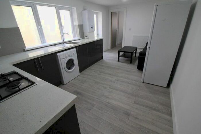 1 Bedroom Flat To Rent In Russell Street, Cathays, Cardiff, CF24