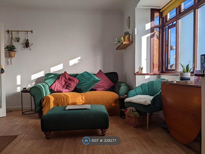 2 Bedroom Flat To Rent In Guildford, Guildford, GU4