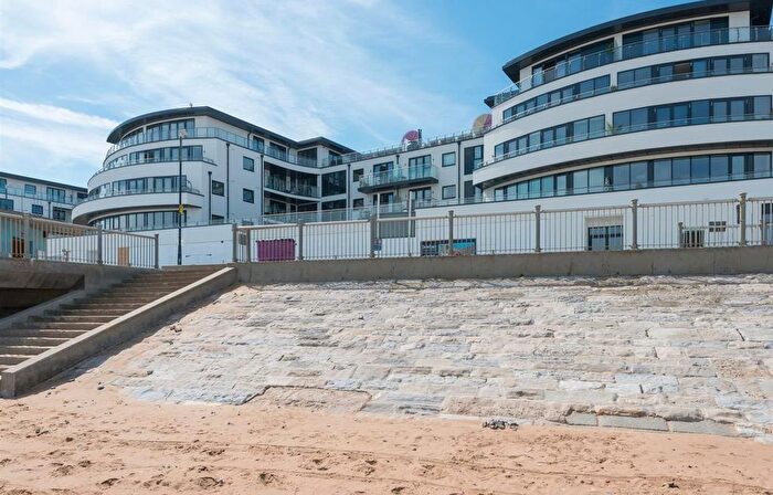 2 Bedroom Flat For Sale In Beach Drive, Ramsgate, Kent, CT11