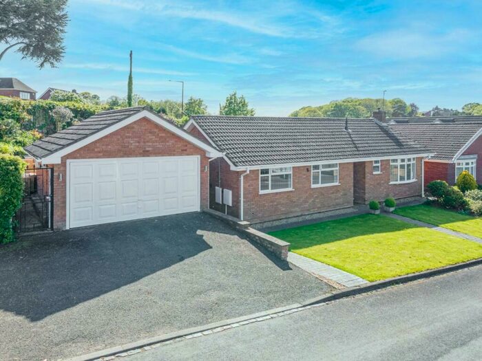 3 Bedroom Detached Bungalow For Sale In CulDeSac Off Vicarage Road