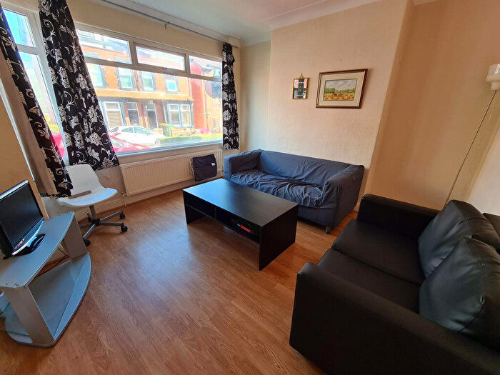 4 Bedroom House To Rent In Derwentwater Terrace, Leeds, LS6