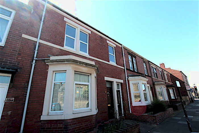 3 Bedroom Flat To Rent In North Road, Wallsend. . ** Refurbished - High Standard **, NE28