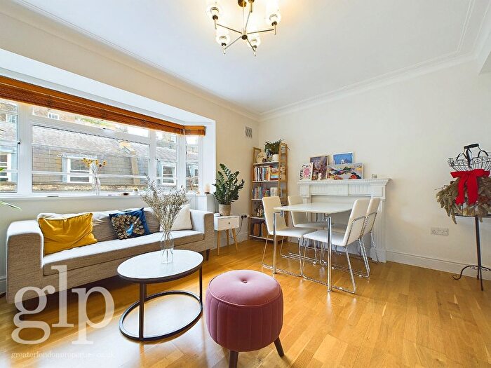 1 Bedroom Flat To Rent In Gower Mews, London, Greater London, WC1E