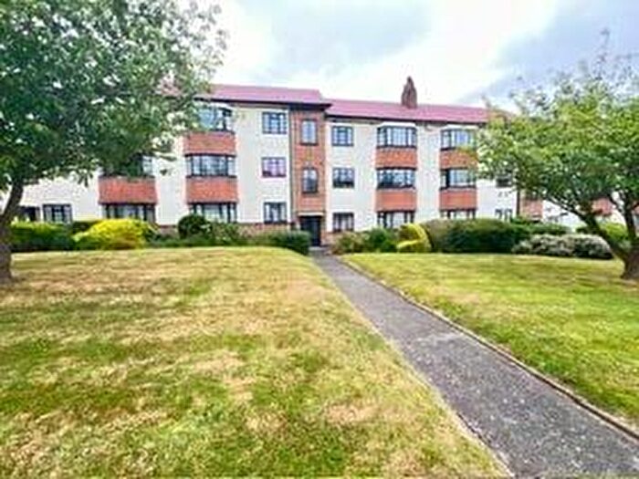 2 Bedroom Flat To Rent In Friern Park, London, N12