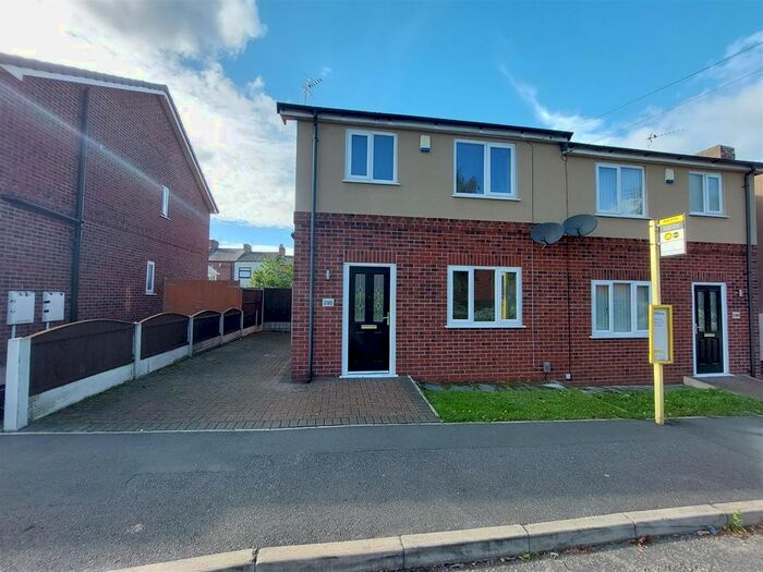 3 Bedroom Semi-Detached House To Rent In Boundary Road, St Helens, WA10