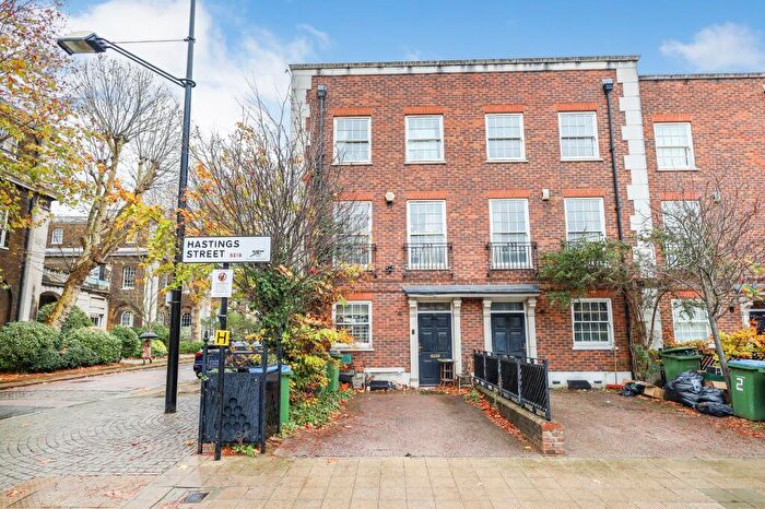 3 Bedroom End Of Terrace House For Sale In Hastings Street, Woolwich, London , SE18