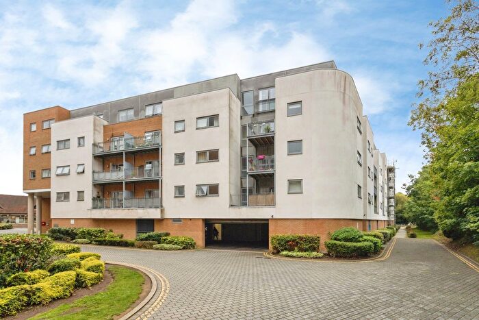 2 Bedroom Flat For Sale In Sovereign Way, Tonbridge, Kent, TN9