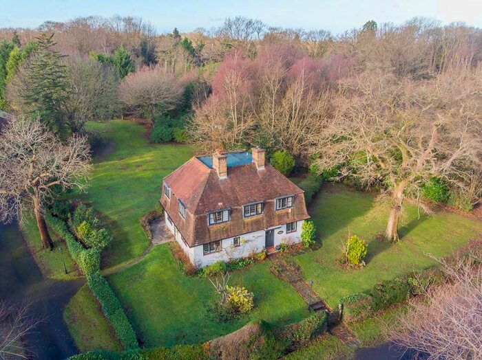 4 Bedroom Detached House For Sale In Margery Grove, Tadworth, Surrey, KT20