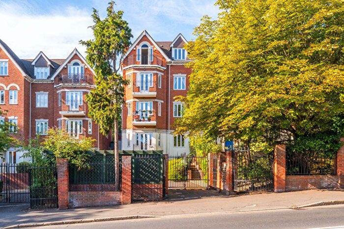 2 Bedroom Flat For Sale In Wimbledon Hill Road, London, SW19
