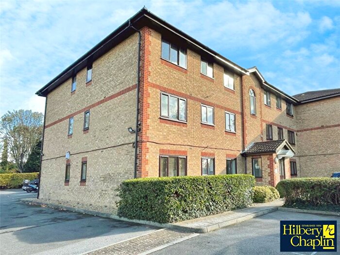 1 Bedroom Garage / Parking For Sale In Hutchins Close, Hornchurch, RM12