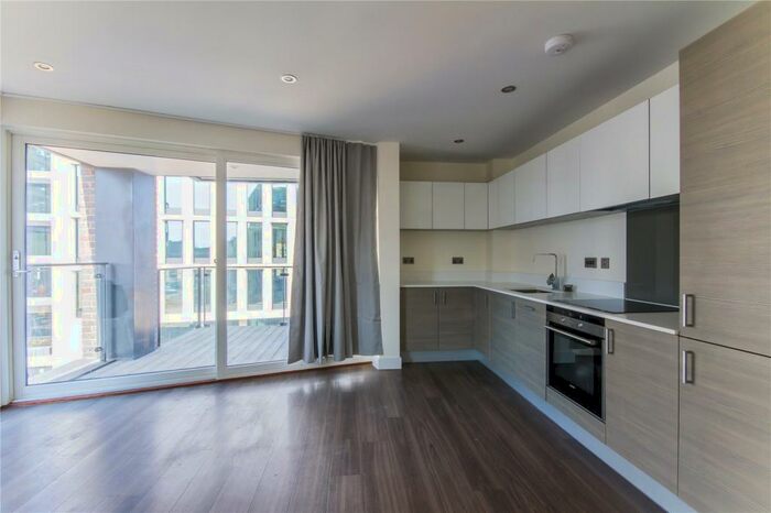 2 Bedroom Flat To Rent In Meade House, Mill Park, Cambridge, CB1