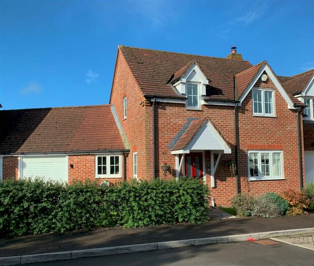 3 Bedroom Semi-Detached House For Sale In Rutherford Close, Highclere, Newbury, RG20