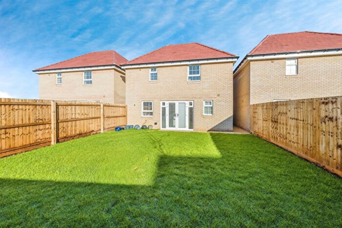 3 Bedroom Detached House For Sale In Lulworth Place, Hampton Beach, Peterborough, PE7