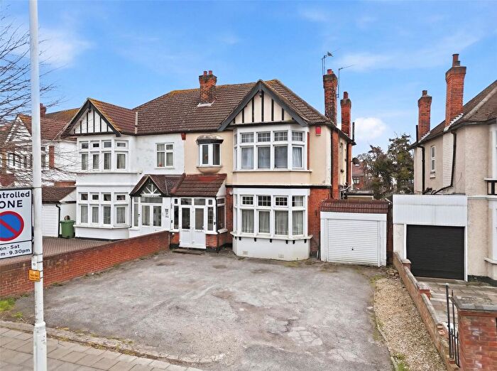 2 Bedroom Flat To Rent In Cranbrook Road, Ilford, IG1